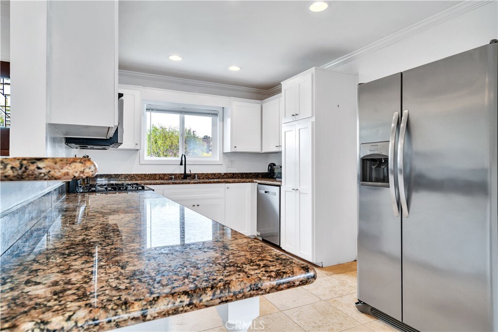 Property Photo: 914 Fonthill Avenue CA 90503