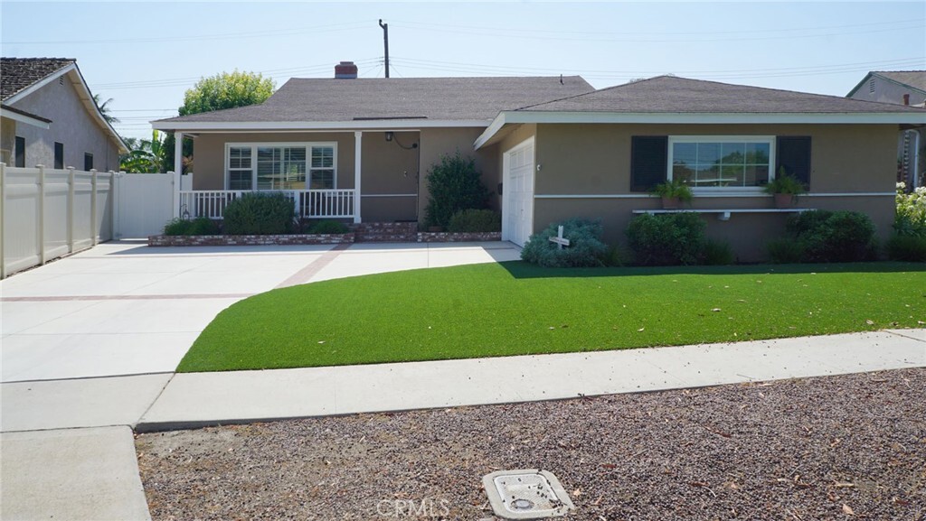 Property Photo: 865 N Karen Way CA 90815