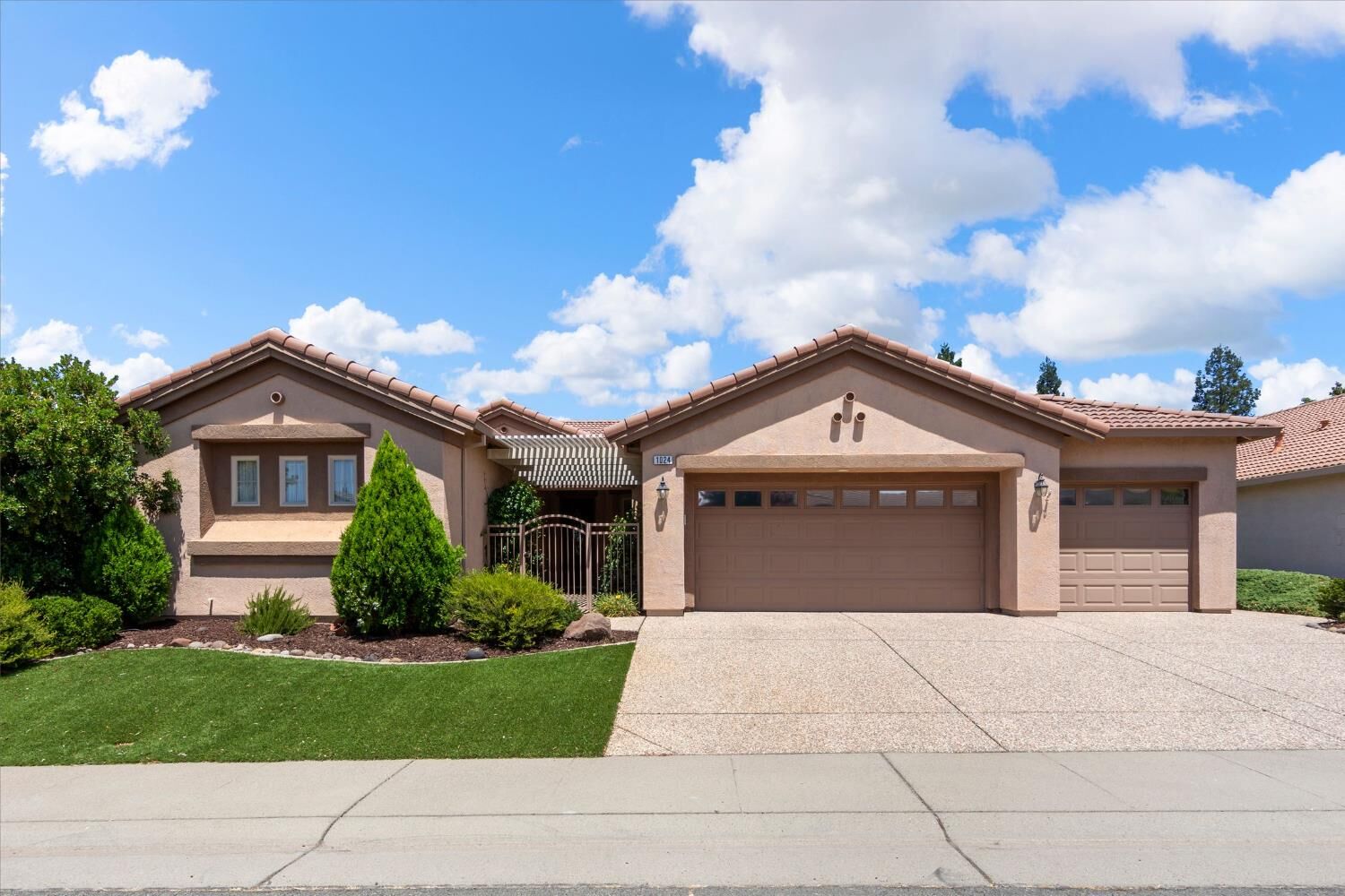 Property Photo:  1024 Castleberry Lane  CA 95648 