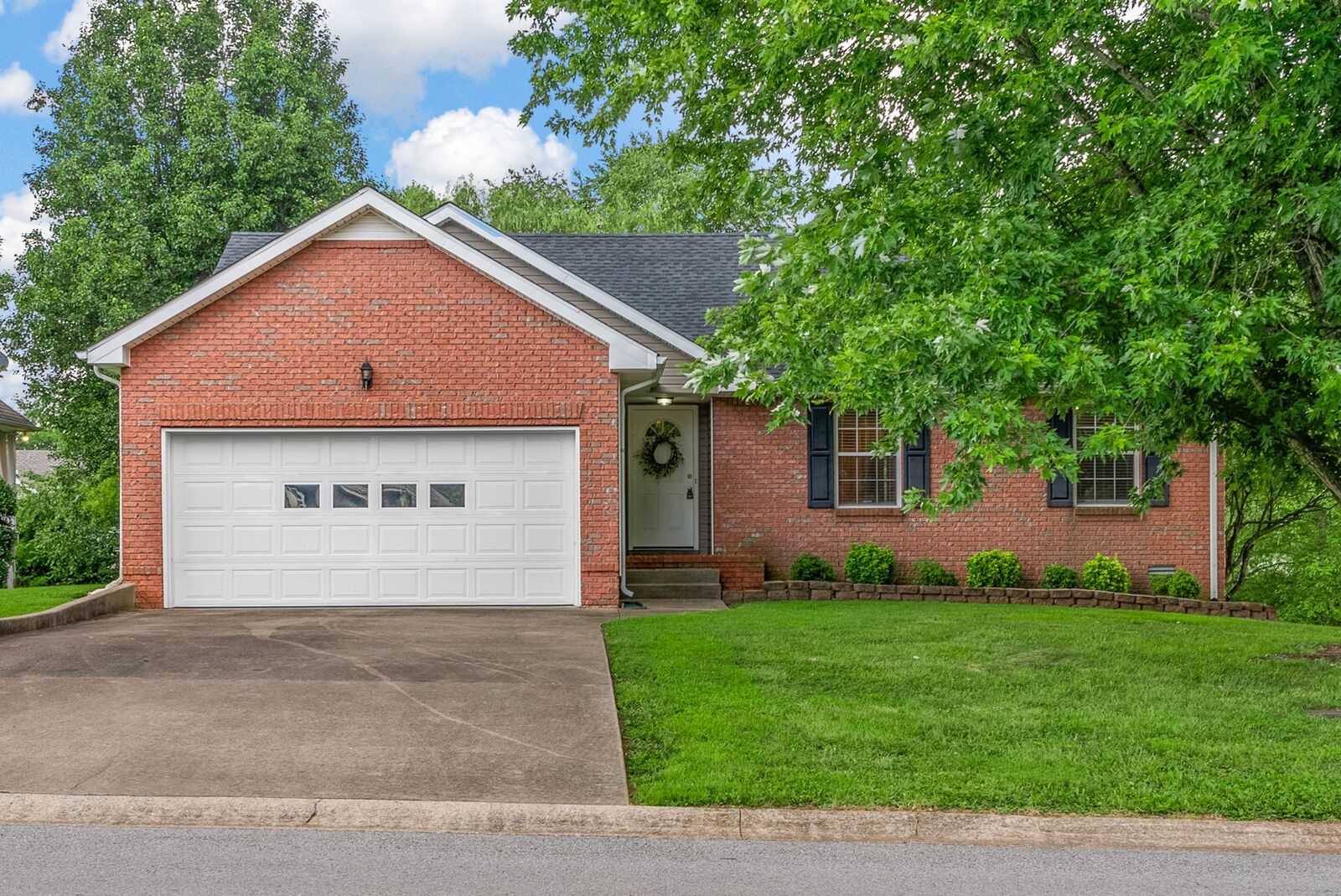 Property Photo:  3430 Poplar Hl  TN 37043 