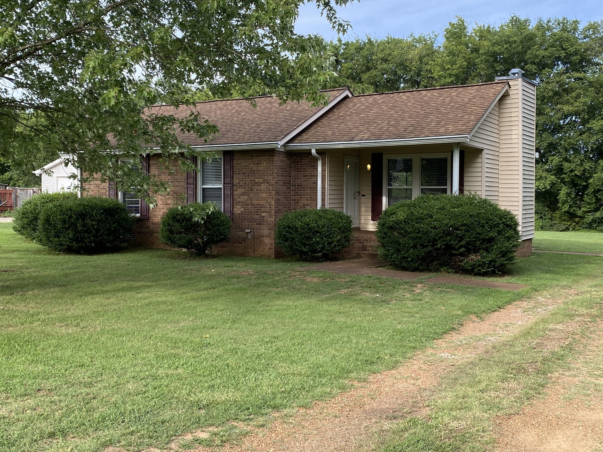 Property Photo: 2075 Stonebrook Dr TN 37128