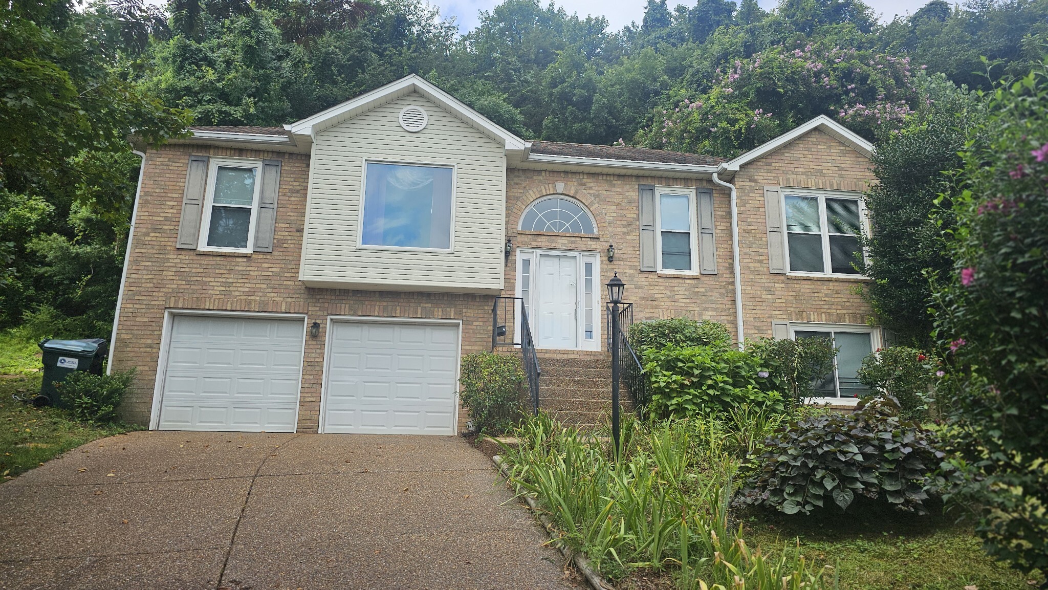 Property Photo:  609 Glenridge Close  TN 37221 