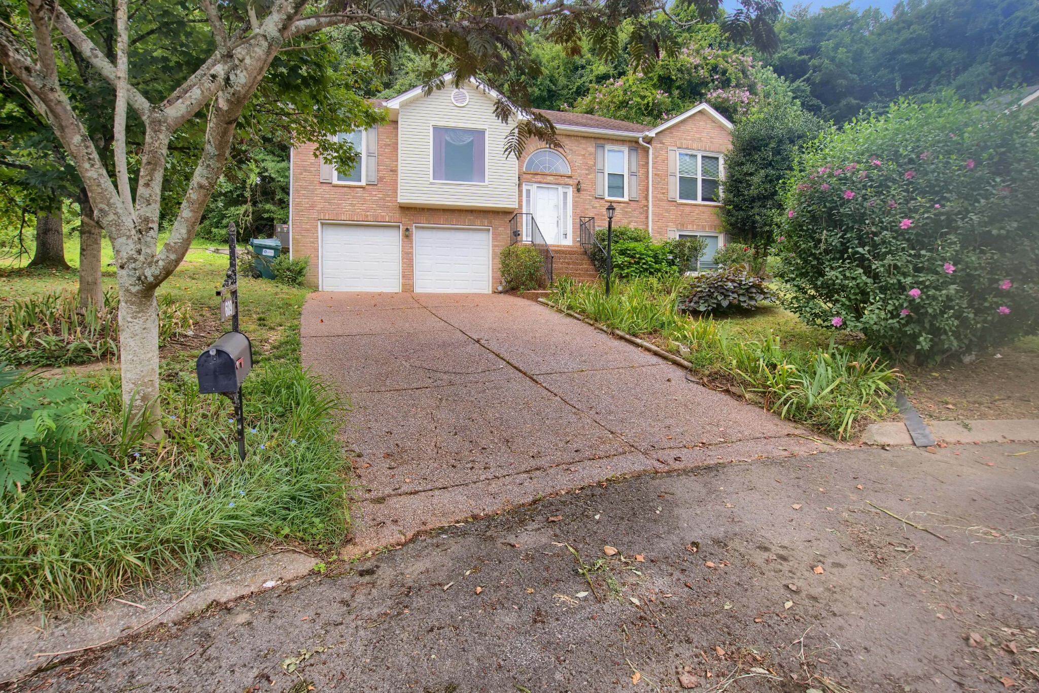 Property Photo:  609 Glenridge Close  TN 37221 