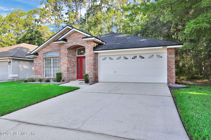 Property Photo: 1477 Greenway Place FL 32003
