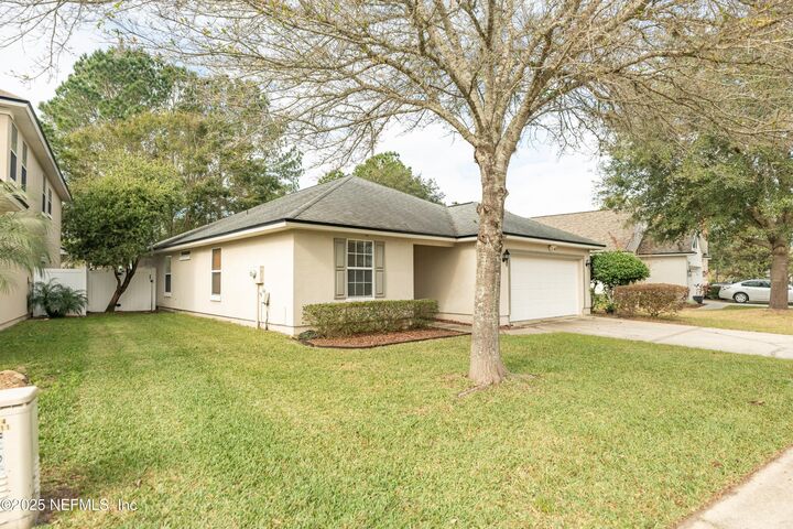 Property Photo: 3610 Old Village Drive FL 32065