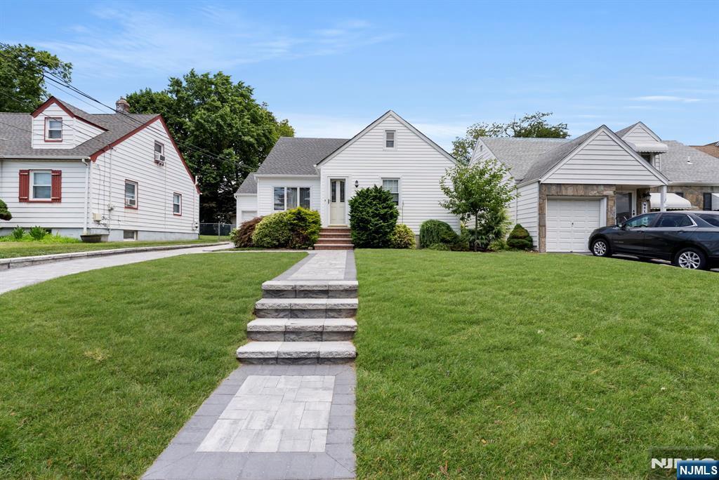 Property Photo:  338 South Parkway  NJ 07014 