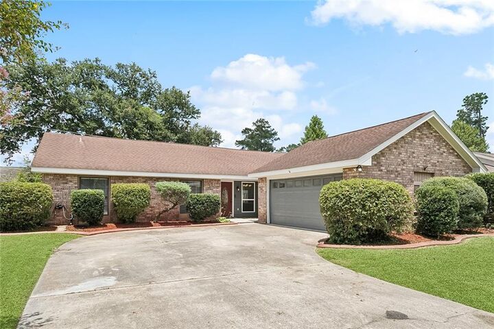 302 Lake Village Boulevard  Slidell LA 70461 photo