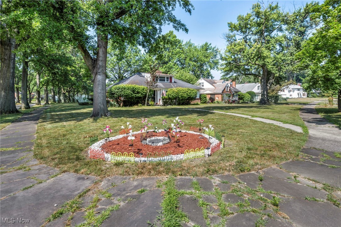 Property Photo: 2186 Mount Vernon Boulevard OH 44112
