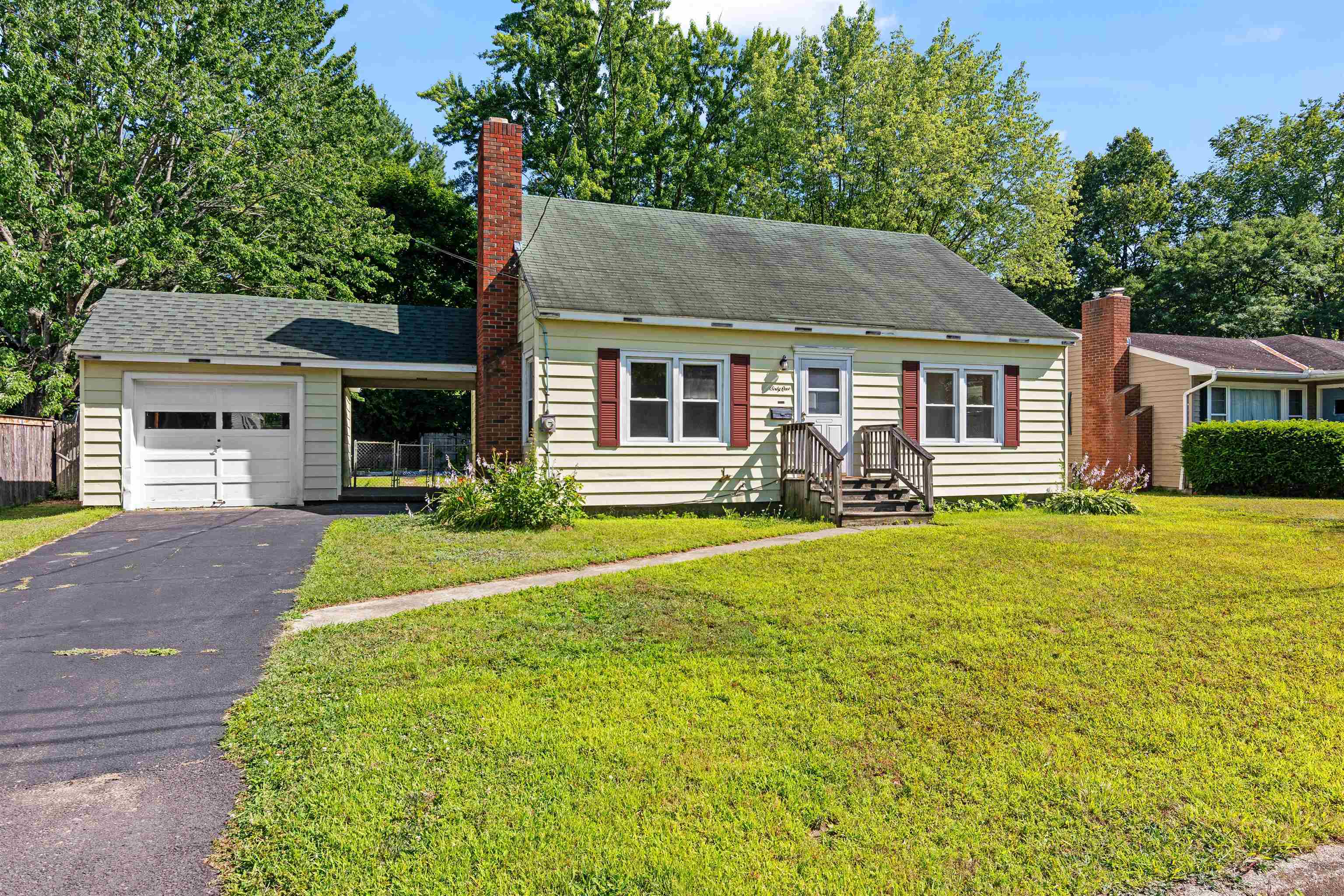 61 Cross Parkway  Burlington VT 05408 photo