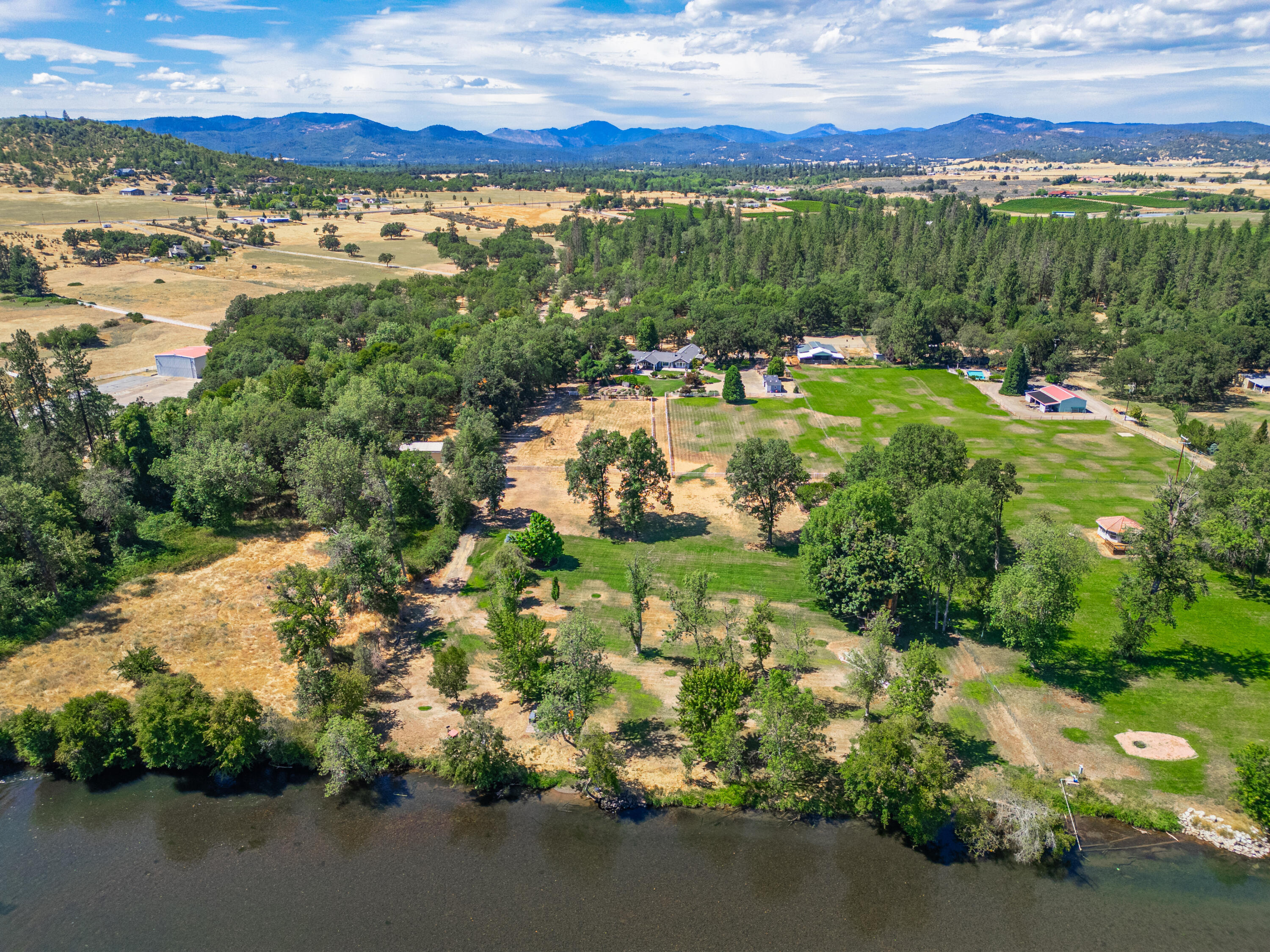 Property Photo:  700 Rogue Wood Drive  OR 97503 