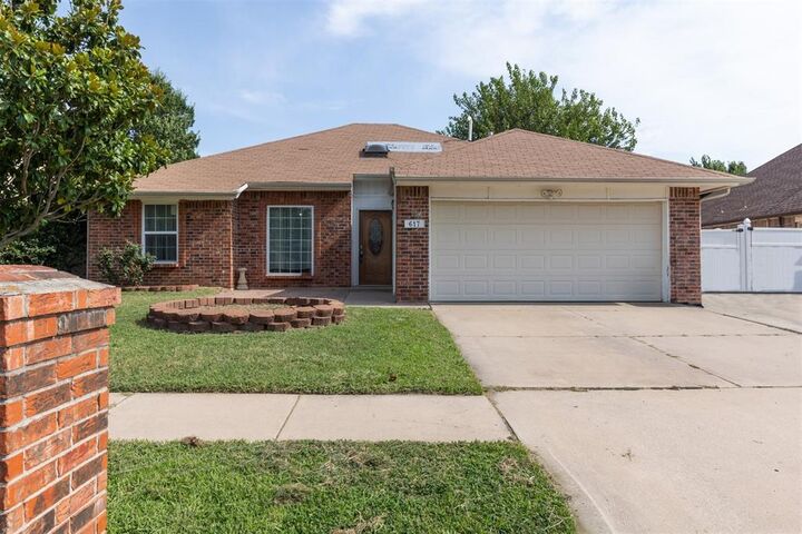 Property Photo:  617 SW 150th Street  OK 73170 