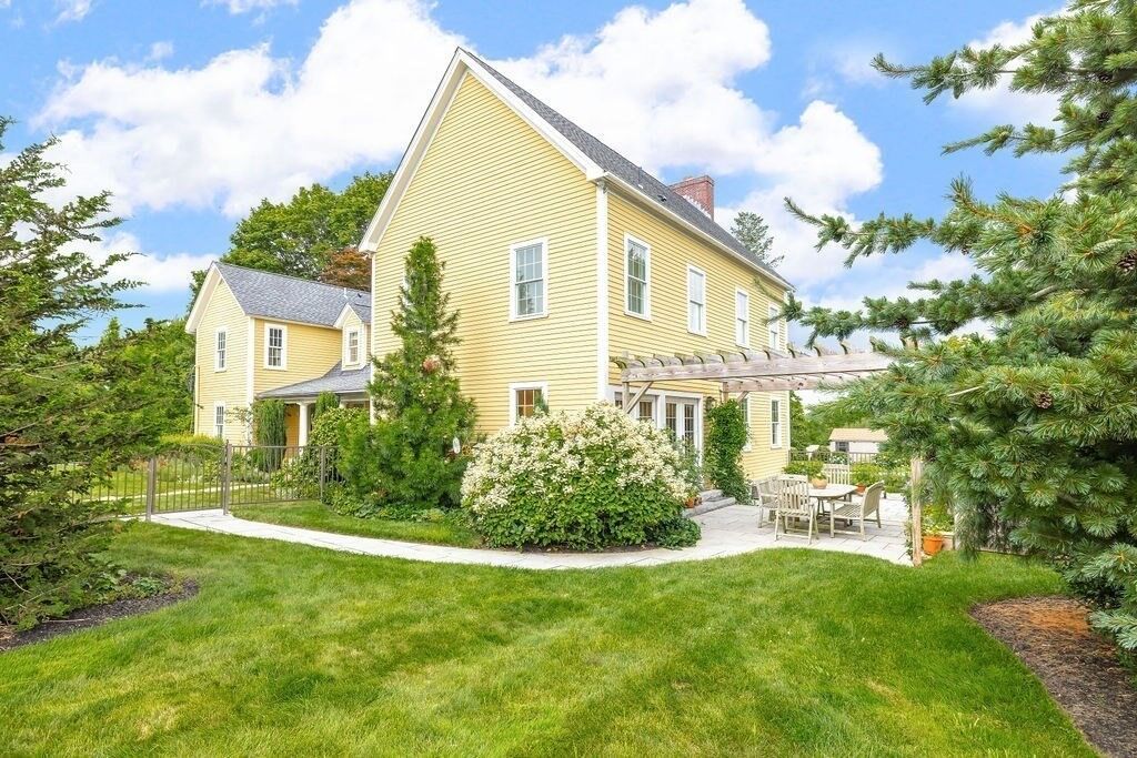 Property Photo:  90 Park Hill Ave  MA 01527 