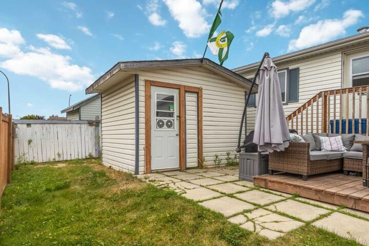 Property Photo: 101 Hoehne Street AB T9K 2K8