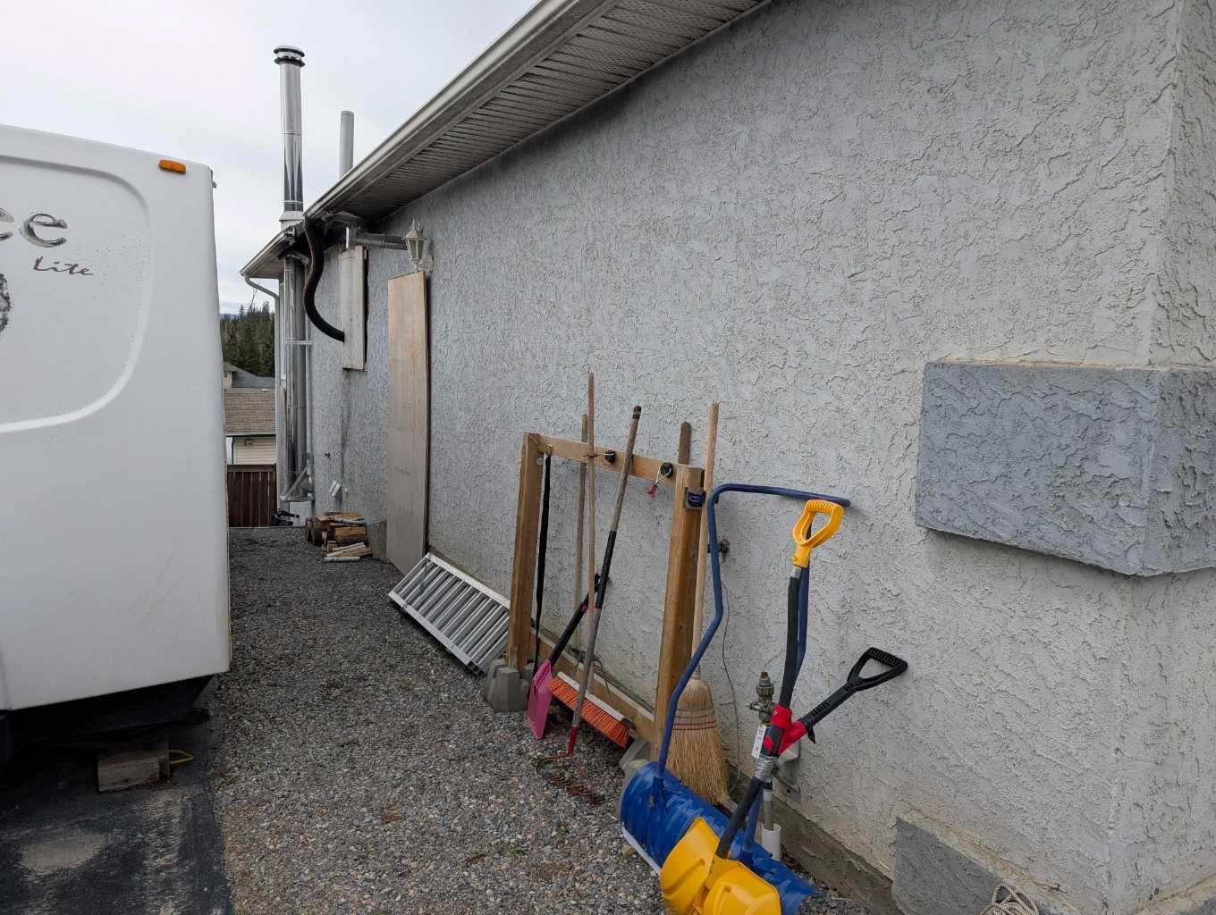Property Photo: 316 Tocher Avenue AB T7V 2E1