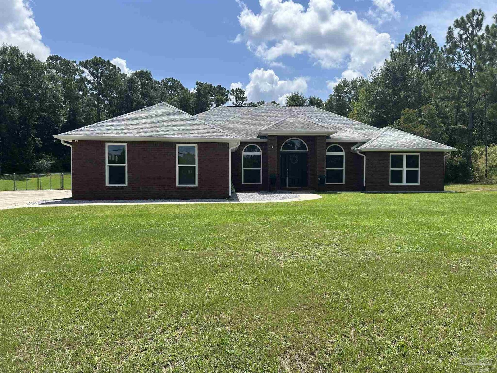 Property Photo: 150 Countri Ln FL 32533