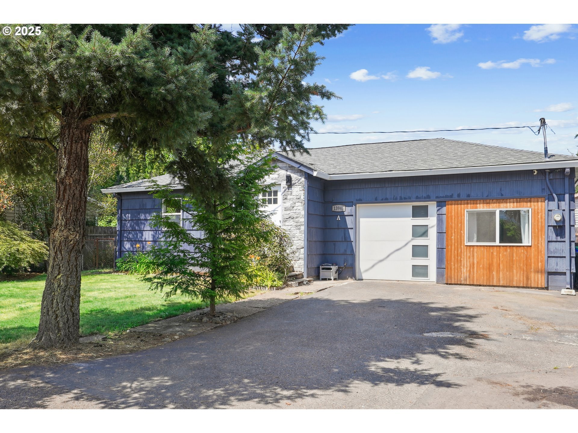Property Photo: 13943 SE Lincoln St A OR 97233