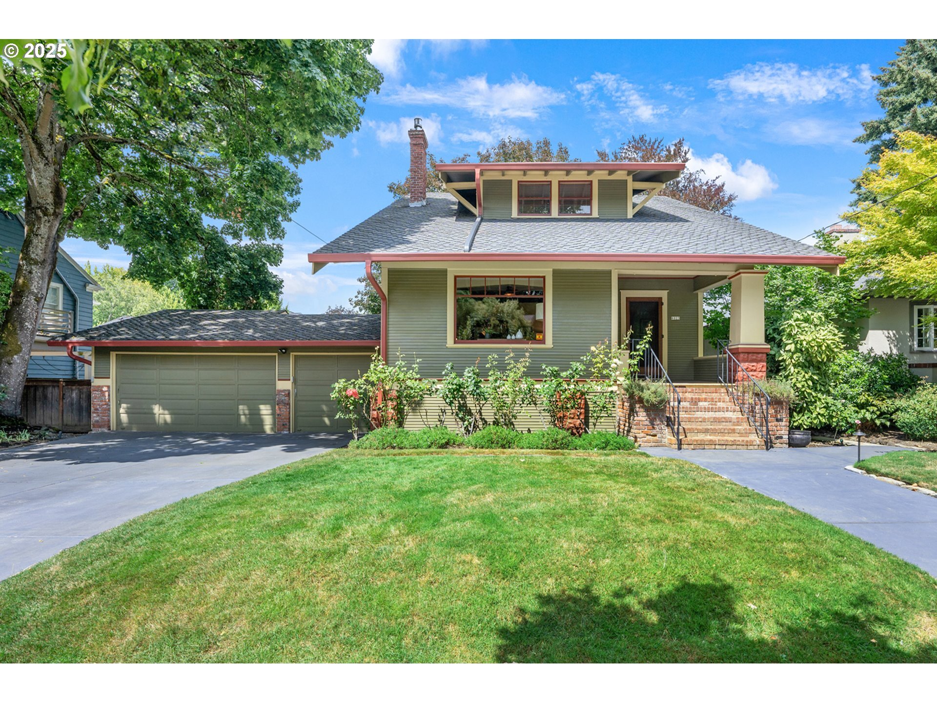 Property Photo:  6823 SE 32nd Ave  OR 97202 