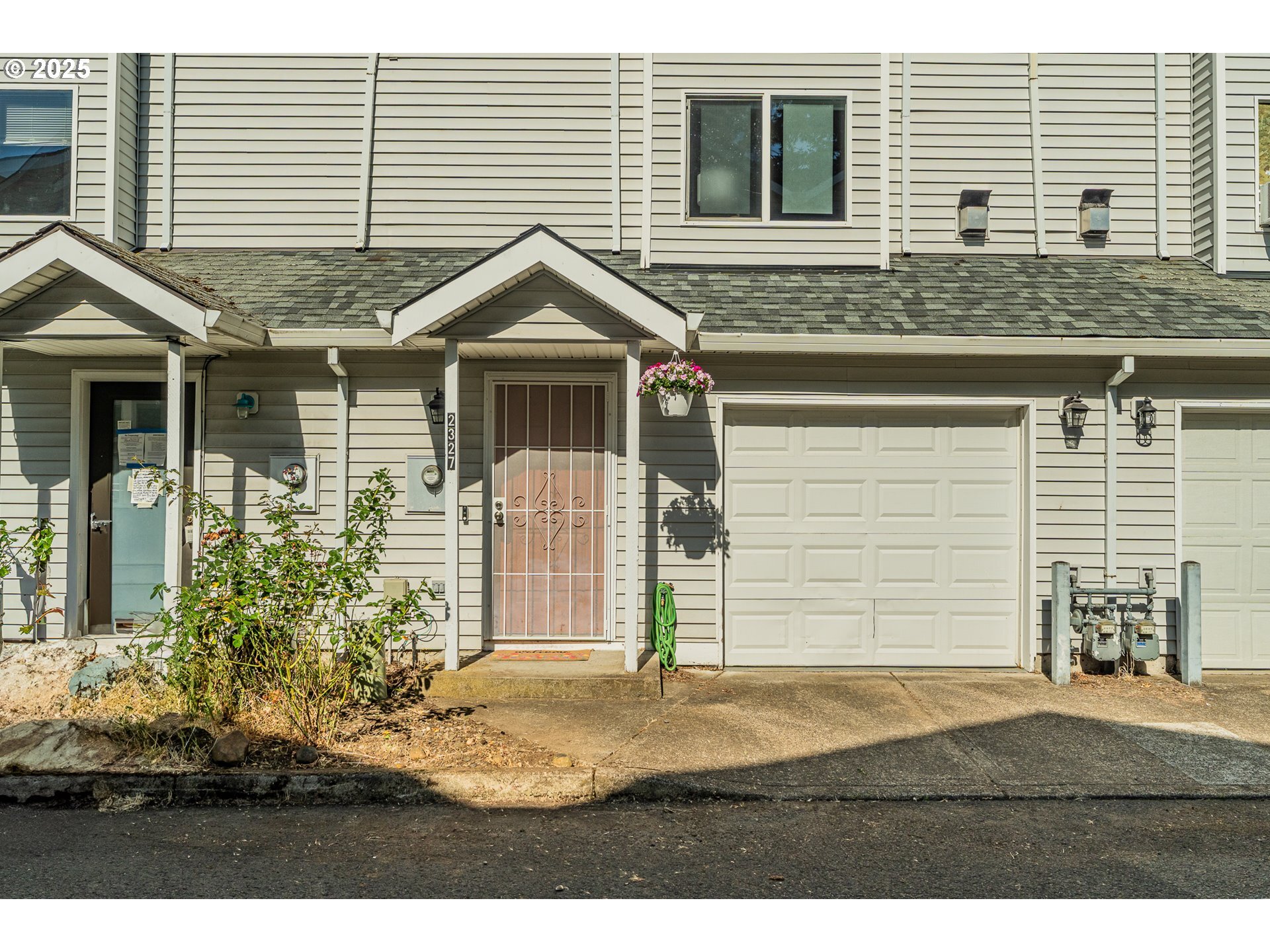 Property Photo: 2327 SE Lee Ln OR 97233