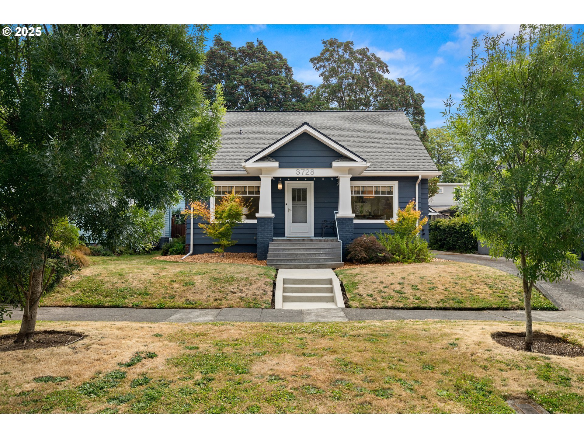 Property Photo: 3728 NE 17th Ave OR 97212