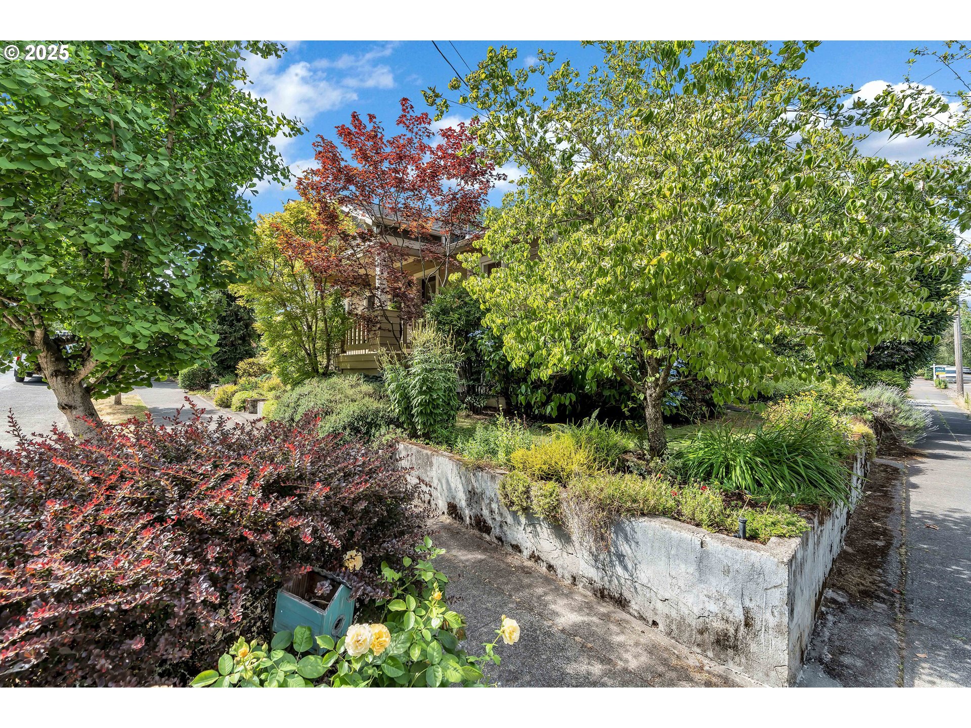 Property Photo: 1735 SE Lambert St OR 97202