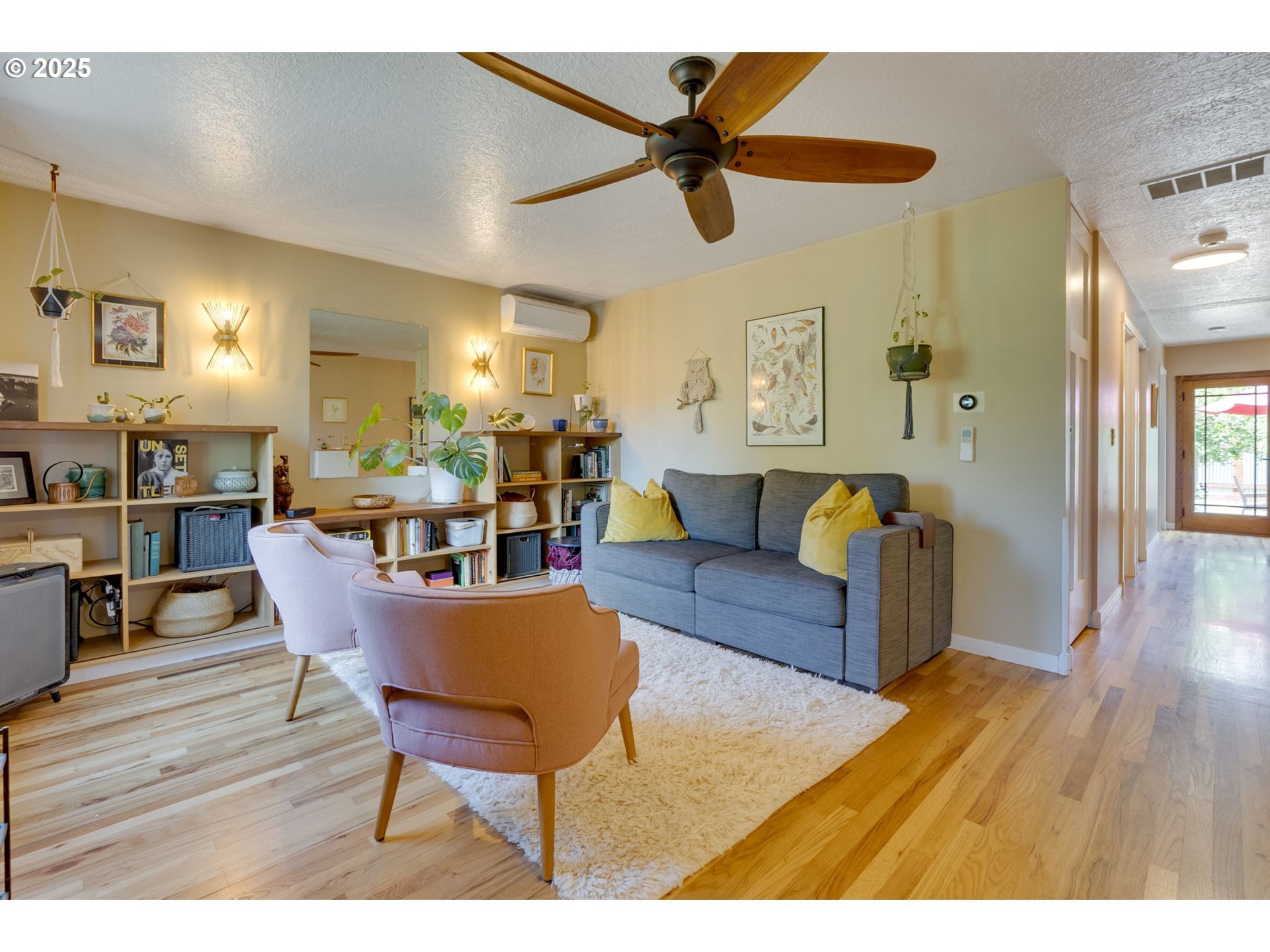 Property Photo:  6645 N Bank St  OR 97203 