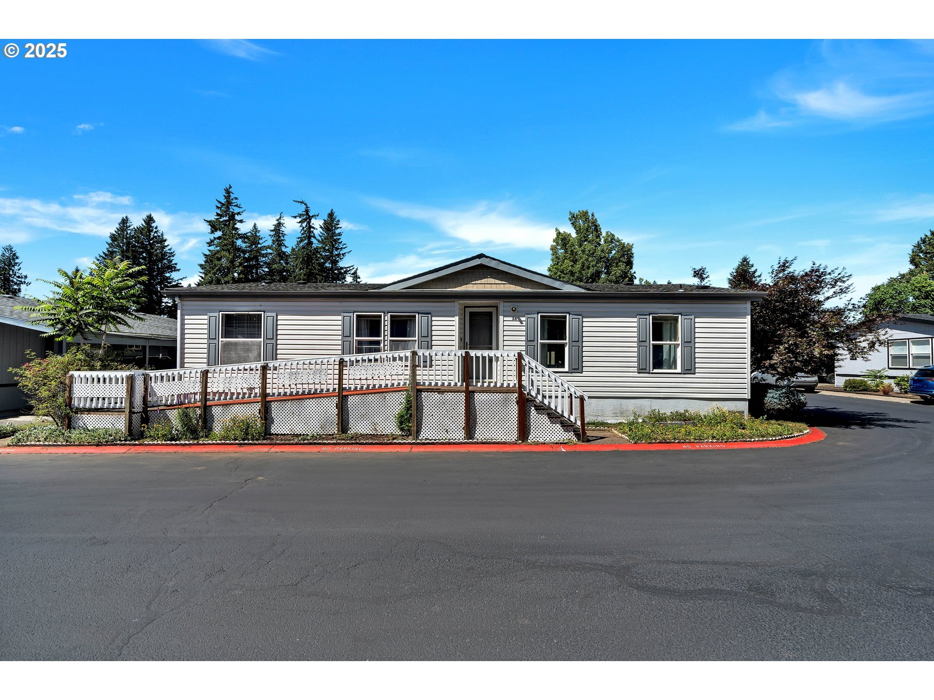 Property Photo: 15768 SE Powell Blvd 36 OR 97236