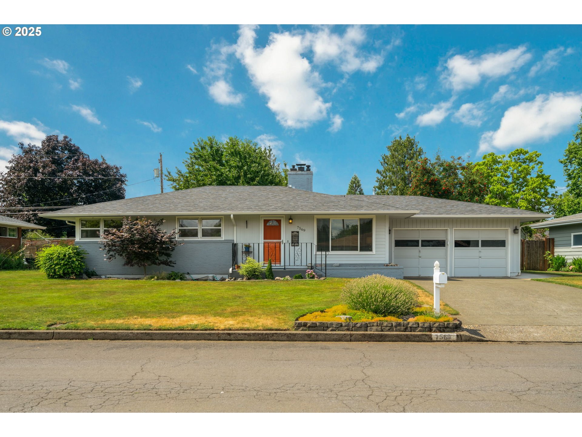 Property Photo:  7569 Delaware Ln  WA 98664 