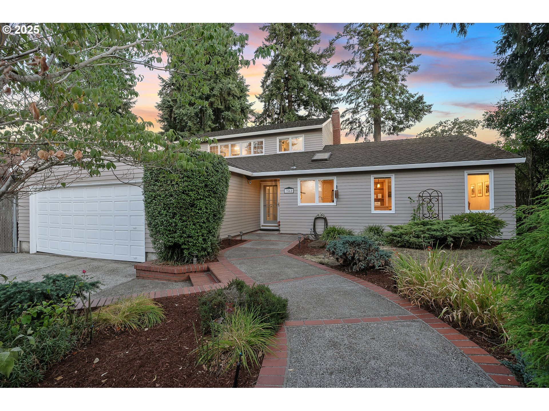 Property Photo: 7560 Cason Ln OR 97027