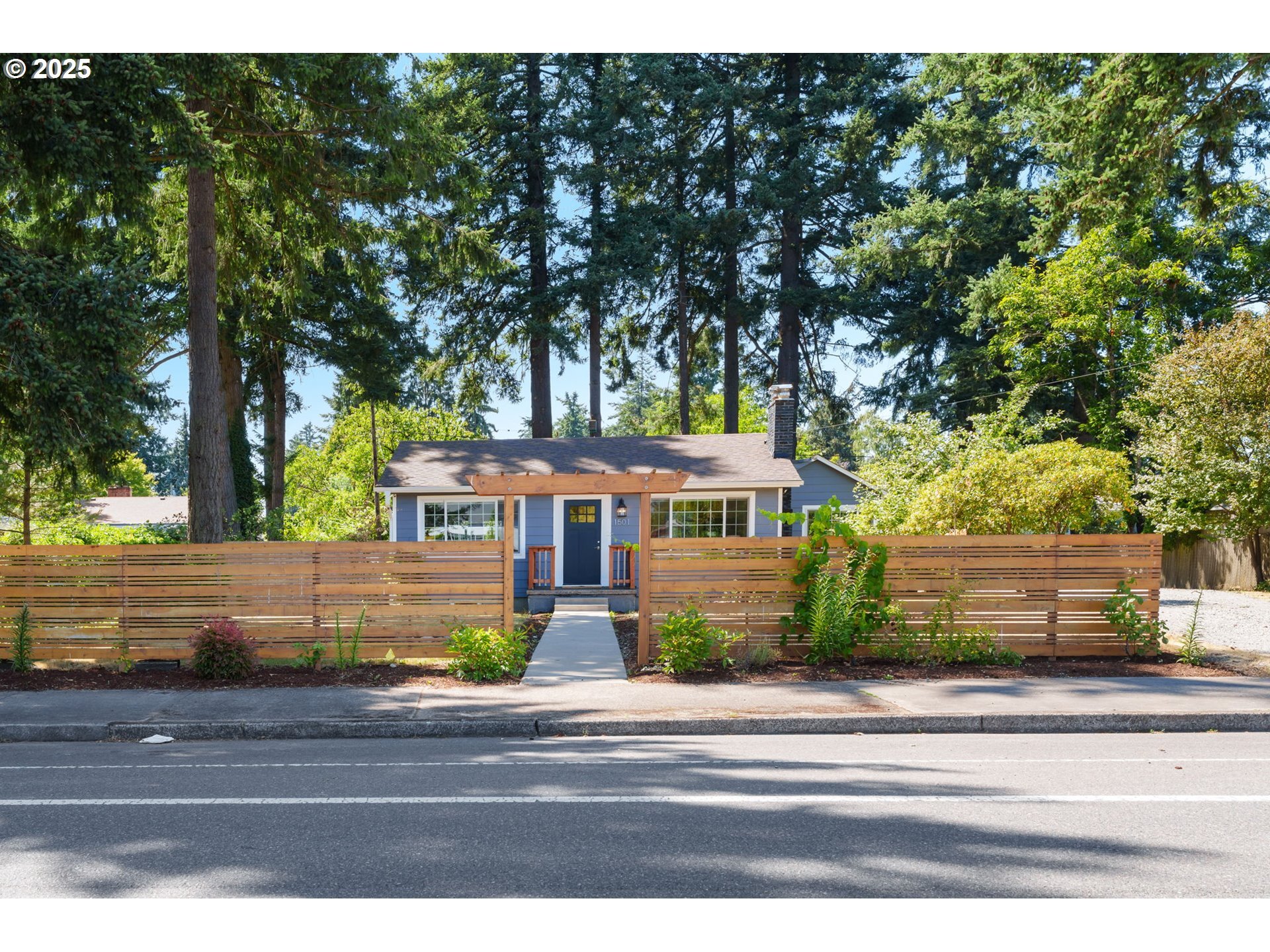 Property Photo: 1501 SE 130th Ave OR 97233