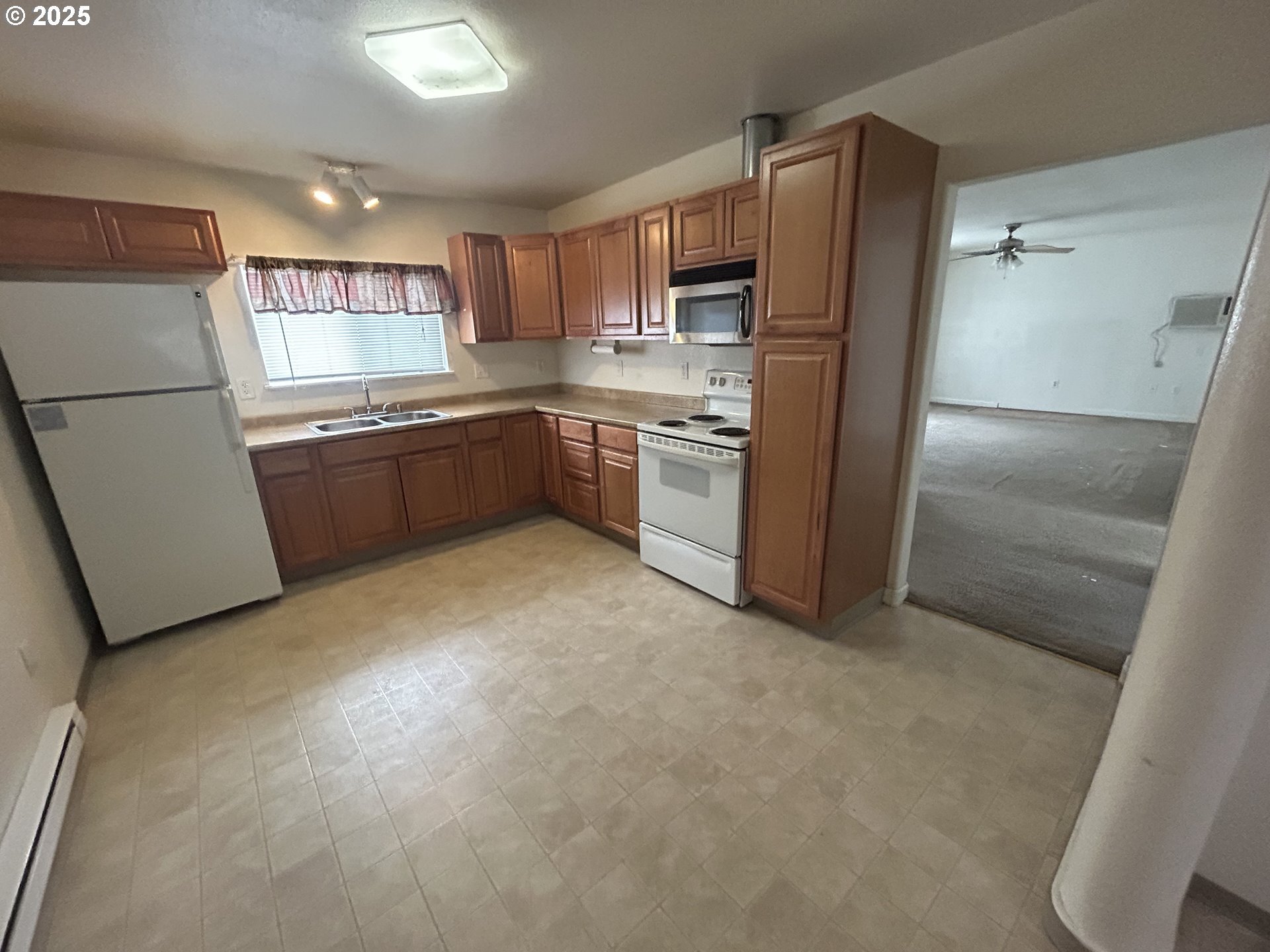 Property Photo: 700 S 702 704 S Columbus Ave WA 98620