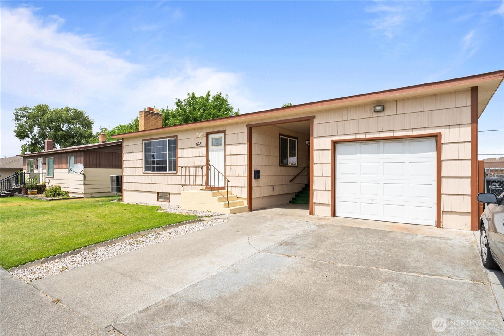 Property Photo:  426 E Brown Avenue  WA 98837 