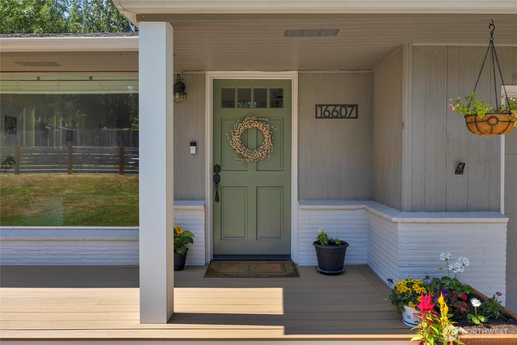 Property Photo: 16607 72nd Avenue NE WA 98028