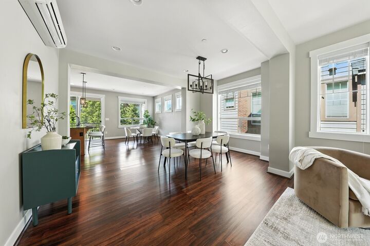 1021  10th Avenue NE  Issaquah WA 98029 photo