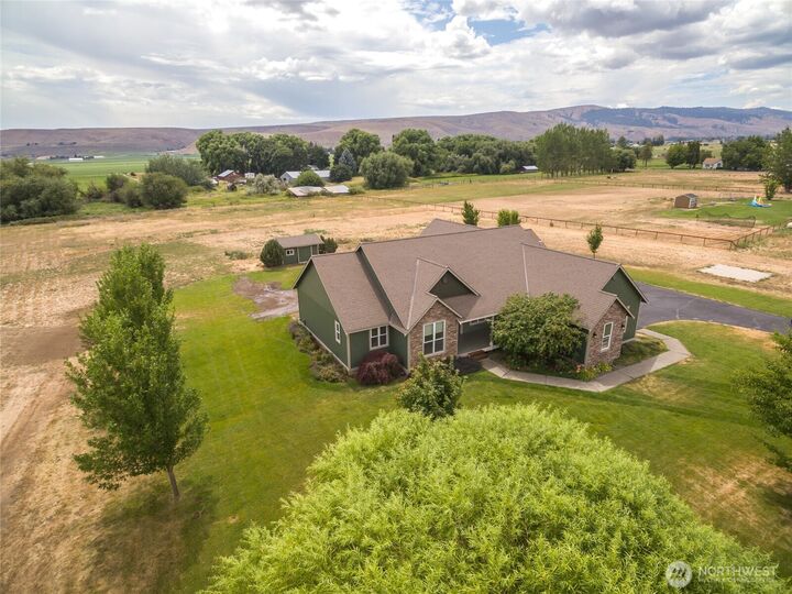 Property Photo: 200 Crossroads Drive WA 98926