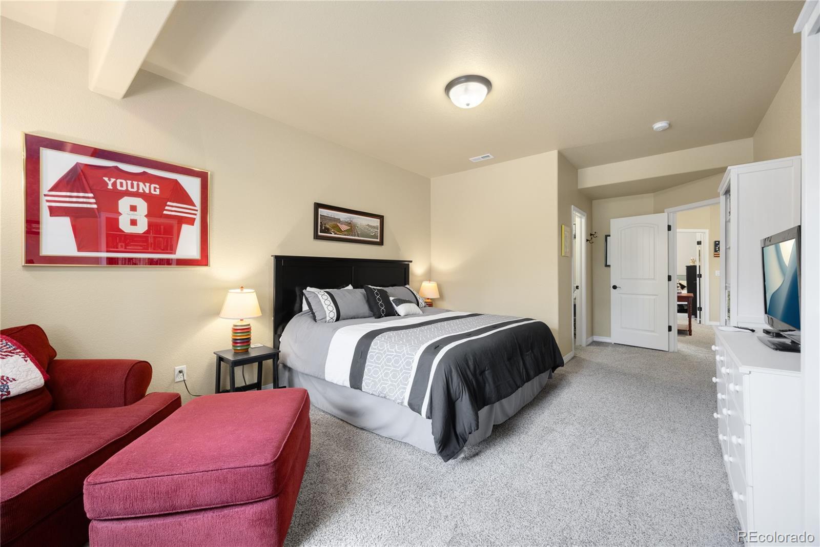 Property Photo:  
