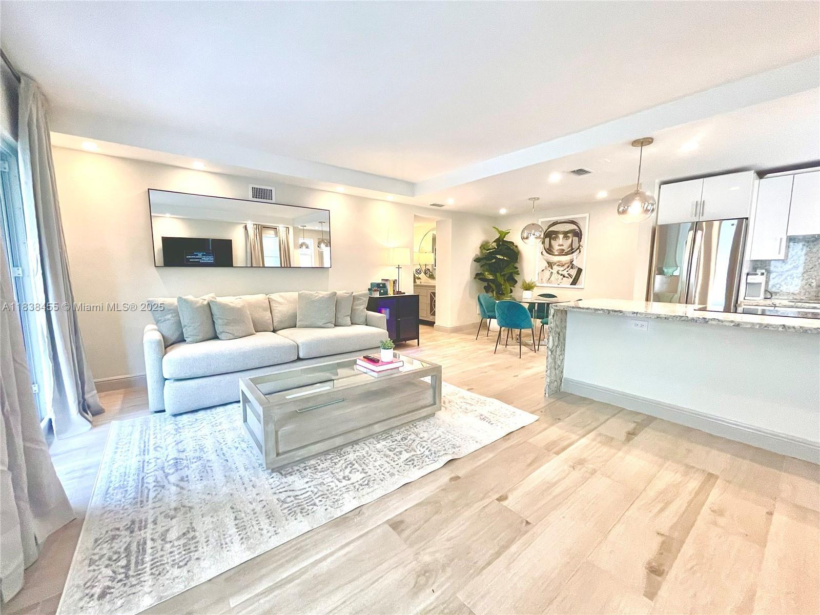 Property Photo: 626 Meridian Ave 1 FL 33139