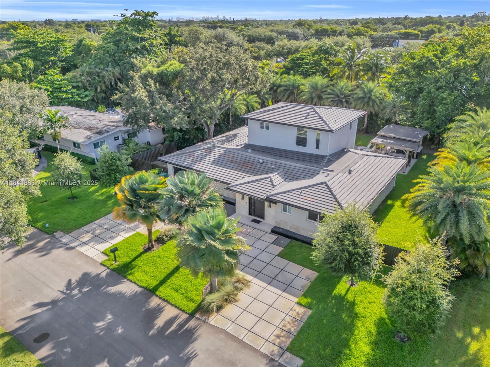 Property Photo: 11301 SW 74th Ct FL 33156