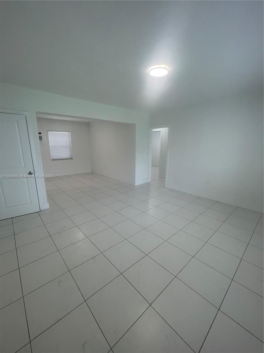 Property Photo: 553 SW 7th St 2 FL 33130