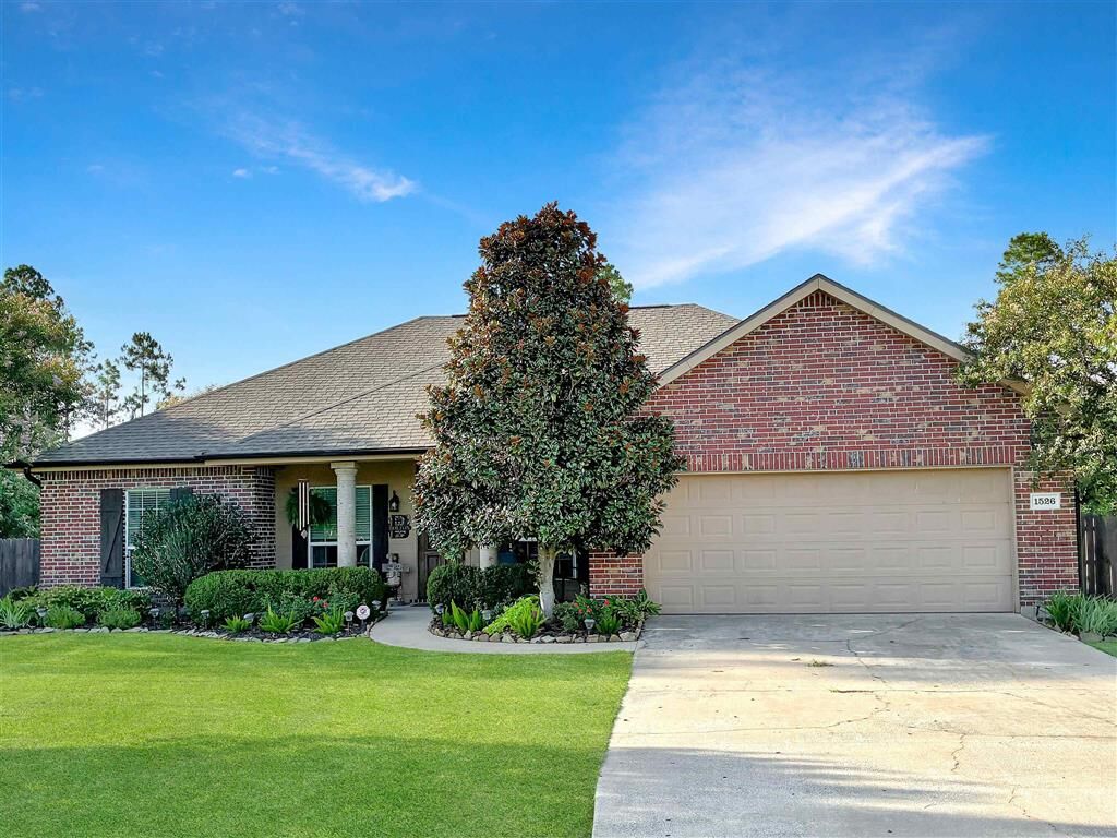 Property Photo:  1526 Clark Ct Court  LA 70611 