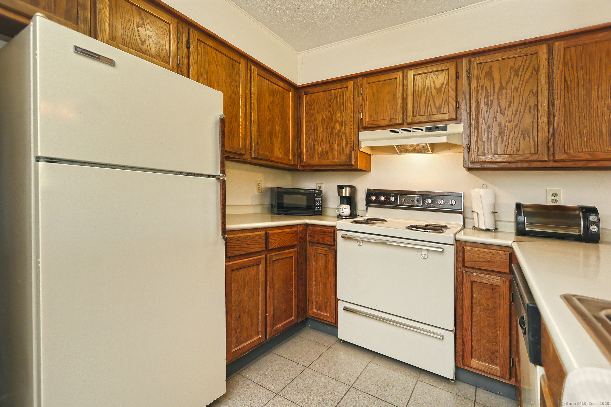 Property Photo: 1204 Whitney Avenue Apt 416 CT 06517