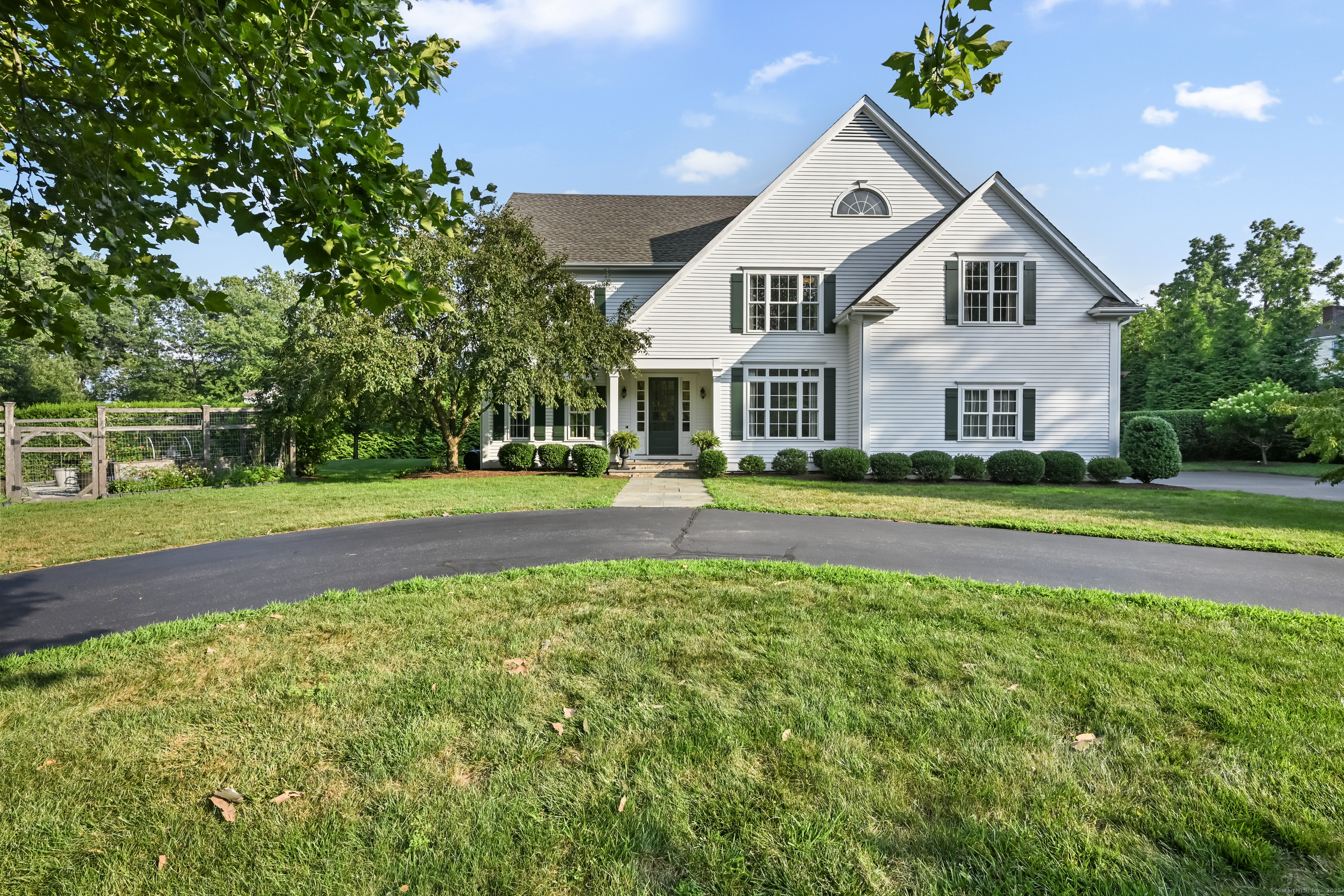 Property Photo:  4 Golf View Drive  CT 06612 