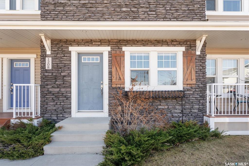 Property Photo: 1214 Pringle Way SK S7T 0X5