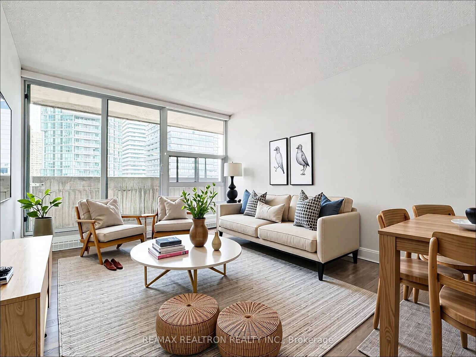 Property Photo: 33 Isabella Street 2711 ON M4Y 2P7