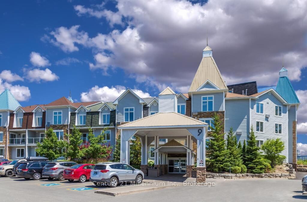 Property Photo:  9 Harbour Street E 3210-3212  ON L9Y 5C5 