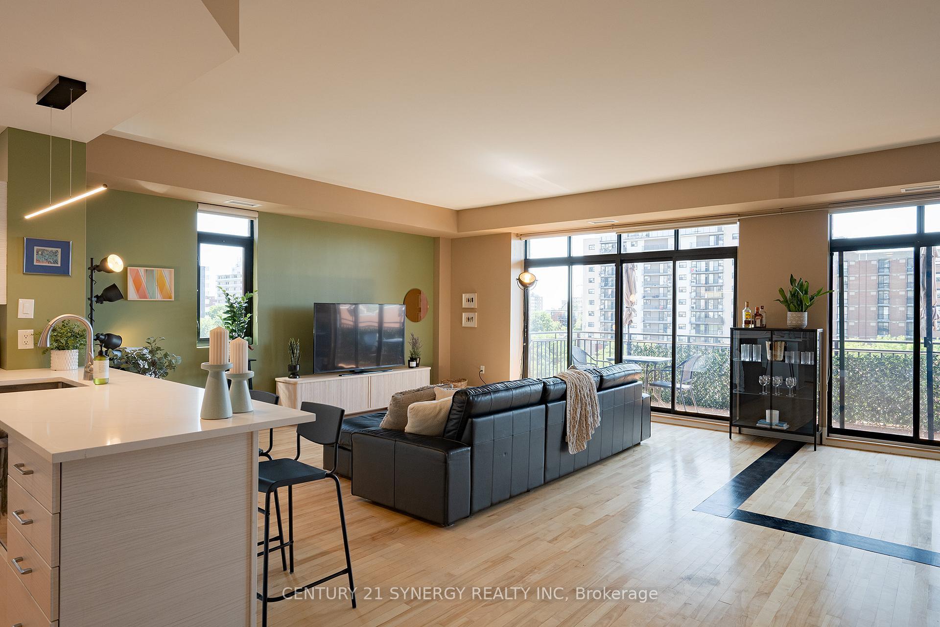 Photo de la propriété:  374 Cooper Street 603  ON K2P 2P4 