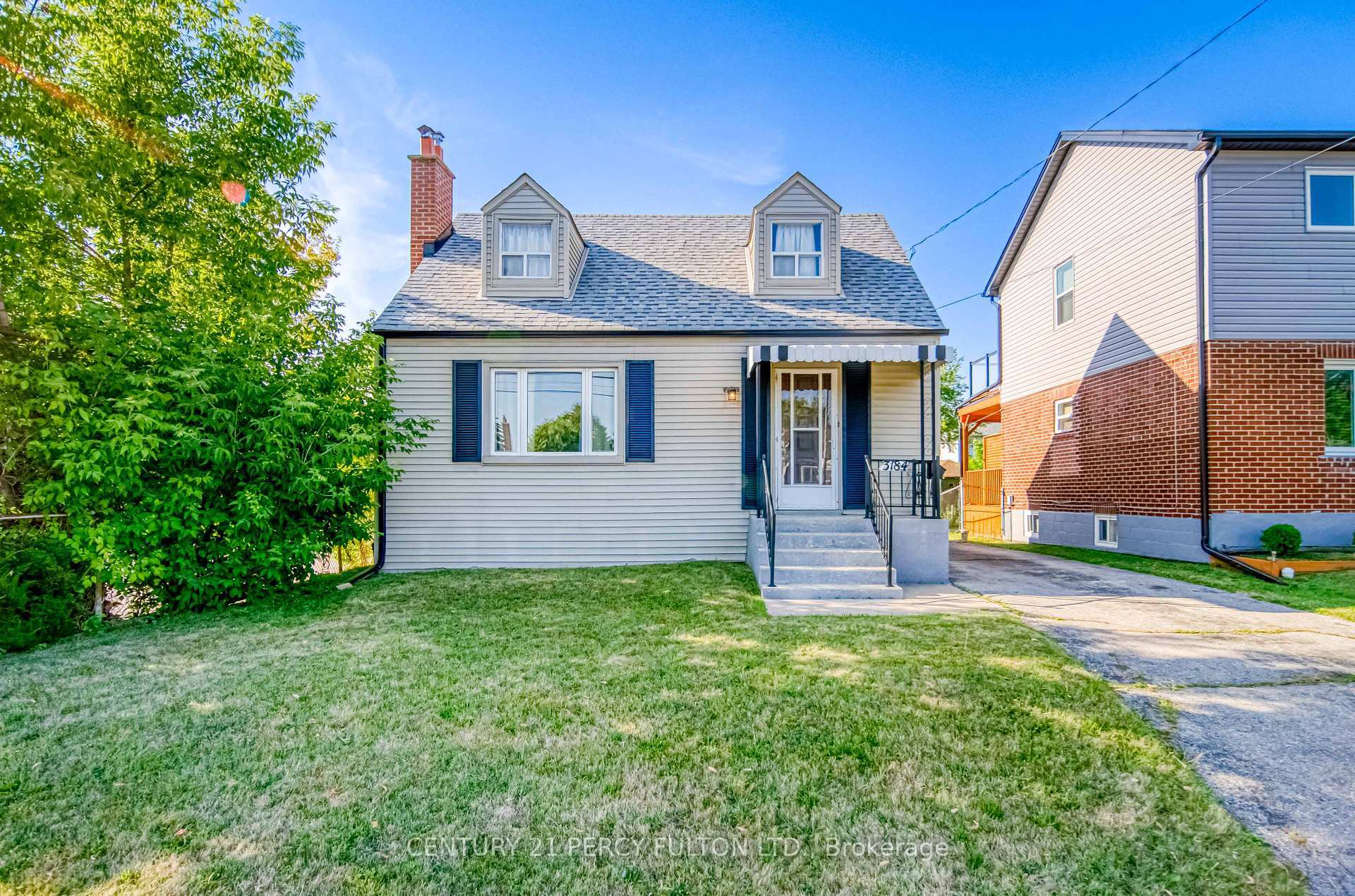 Photo de la propriété: 3184 St Clair Avenue E ON M1L 1V6