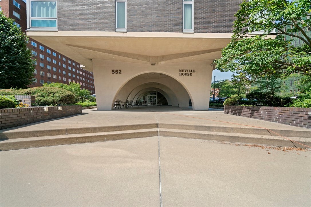 Property Photo:  552 N Neville St Ph2  PA 15213 