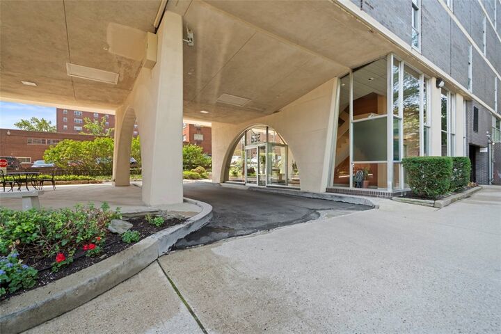 Property Photo: 552 N Neville St Ph2 PA 15213