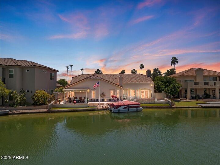 Property Photo:  2136 E Freeport Lane  AZ 85234 
