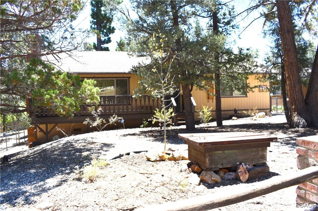 Property Photo:  1112 Mount Whitney Drive  CA 92314 